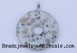 NGP615 5pcs 6*41mm kiwi stone with brass setting donut pendants